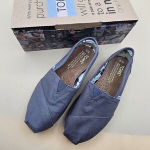 Tom's woman's slip on shoes